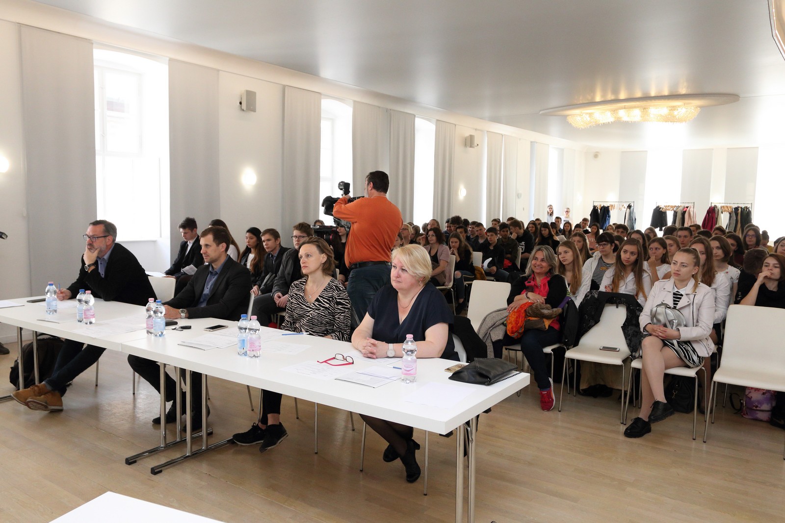 „ALBA BATTLE ROYAL - a Heated Dispute” - angol nyelvű vitaverseny Fehérváron